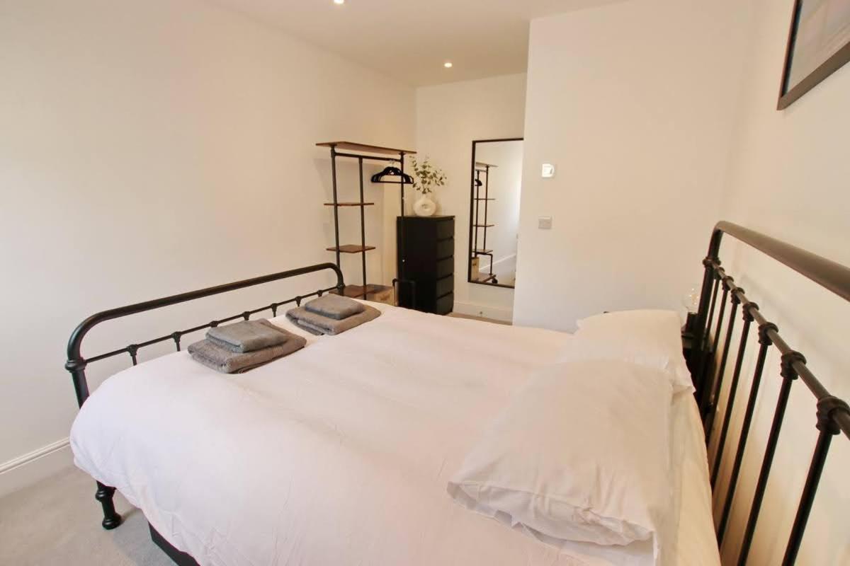 Modern Home For Small Groups By Stones Throw Apartments - Free Parking - Sea View Worthing Eksteriør billede