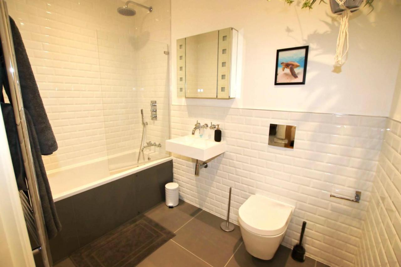 Modern Home For Small Groups By Stones Throw Apartments - Free Parking - Sea View Worthing Eksteriør billede